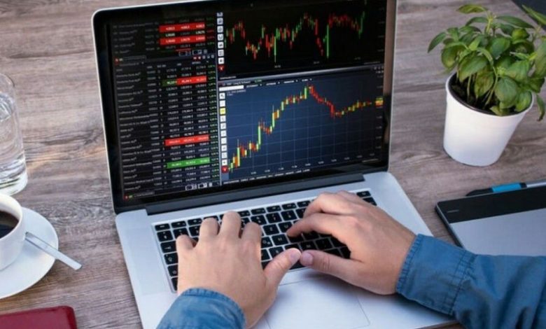 چه لپ تاپی برای ترید مناسب است